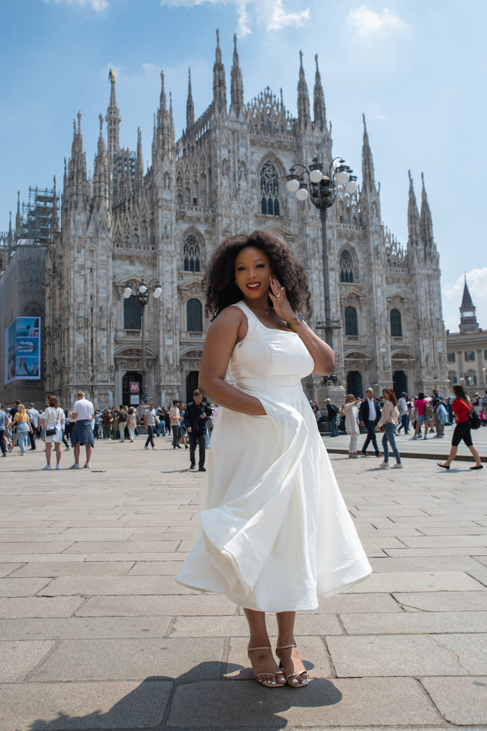 Anna in Italy in front of the Milan Cathedral
